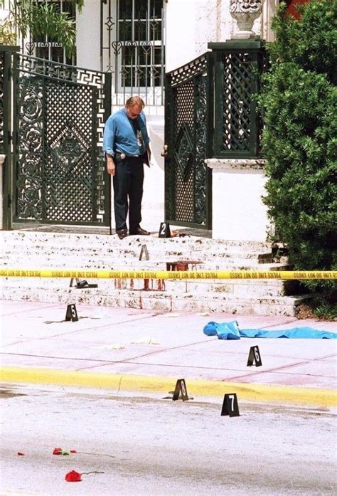 who murdered versace|how did versace get killed.